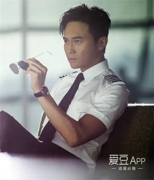 消息张智霖穿机长服上课帅爆实力模仿林志玲好娇媚