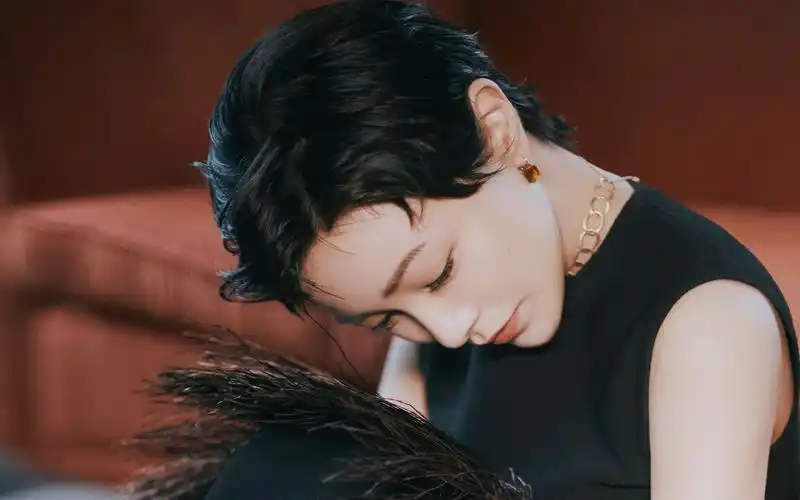 郭采洁黑色礼服性感图片桌面壁纸