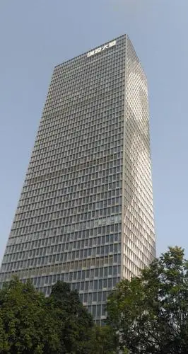 这是创投大厦,也是目前龙岗的最高建筑,用这个角度来观望,确实显得有