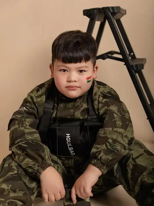 军人梦了每个男孩子最帅的妆容就是迷彩妆了吧·百天照|宝宝照|周岁照