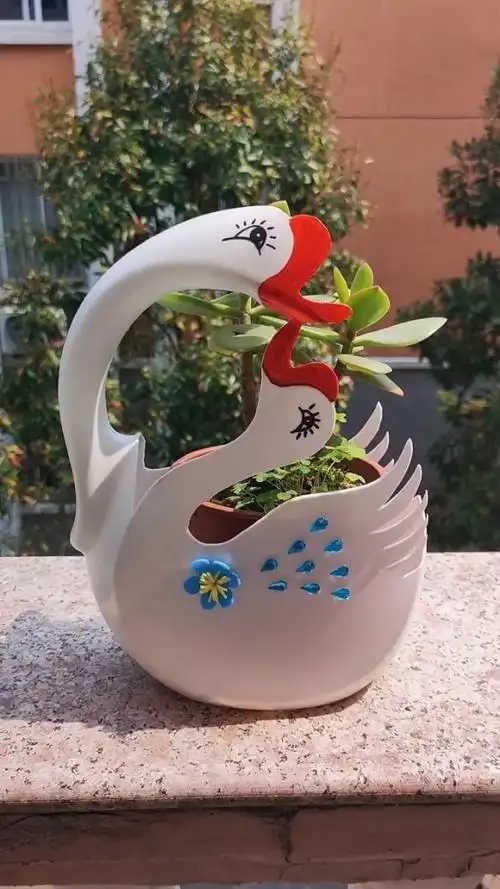 洗衣液瓶千万别扔,做这样的大白鹅花盆,有没喜欢的?