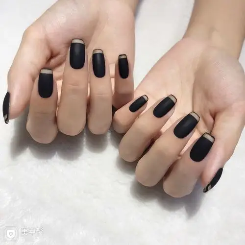 方形磨砂简约黑色法式美甲图片
