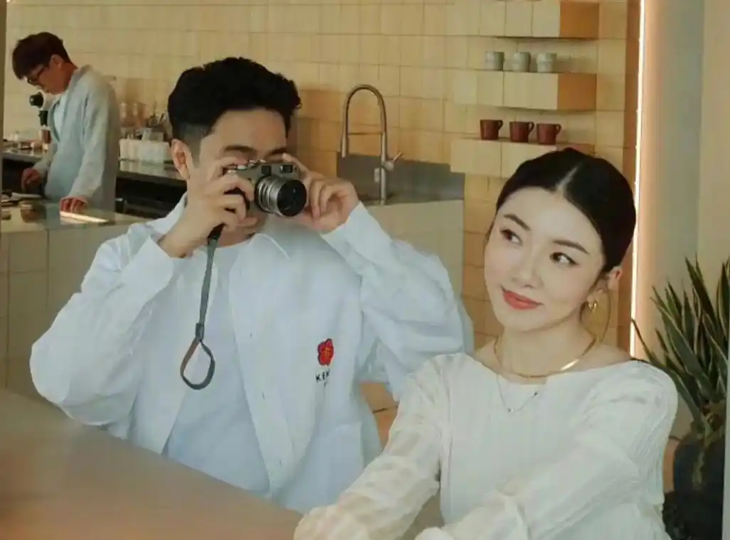 程晓玥官宣喜讯!与男友相识十年,订婚钻戒又大又闪#程晓玥 - 抖音