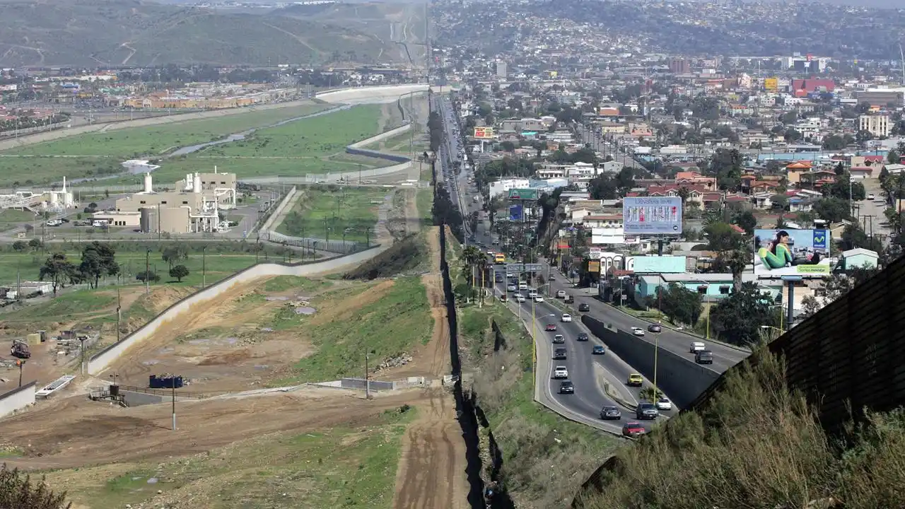 美墨边境是繁忙的边界,像两个不同的世界,一边地狱另一边天堂!