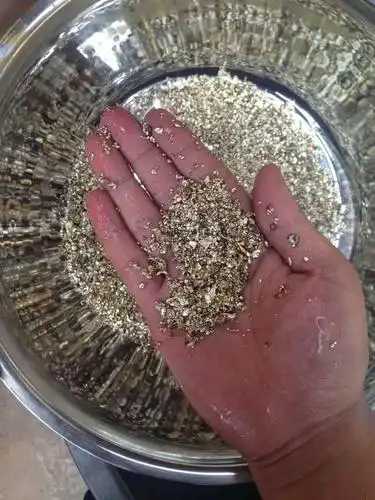 砂金矿经过跳汰机粗选之后的重砂(粗精矿)