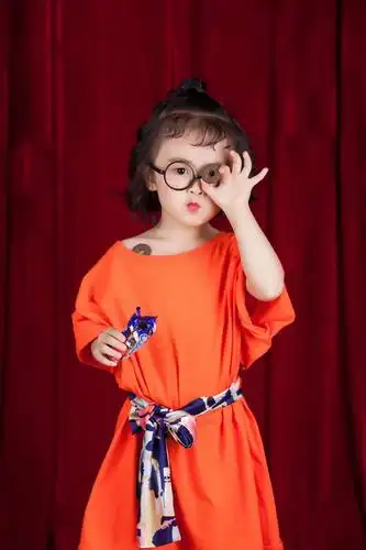 傲娇小刺猬hh的儿童摄影作品《小明星》