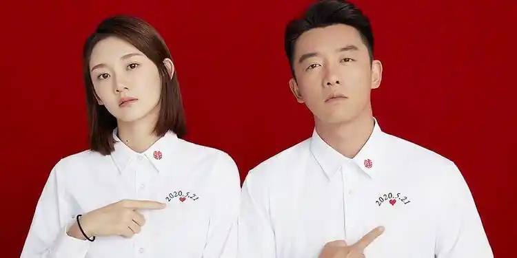 郑恺苗苗晒结婚照宣布结婚:我们结婚啦!