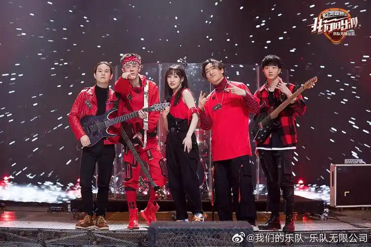 乐队每期衣服是自己搭配还是造型师搞呀