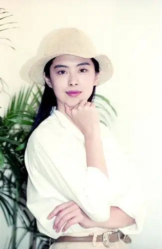 51岁王祖贤近照曝光嘟嘴卖萌气质满分网友岁月从不败美人