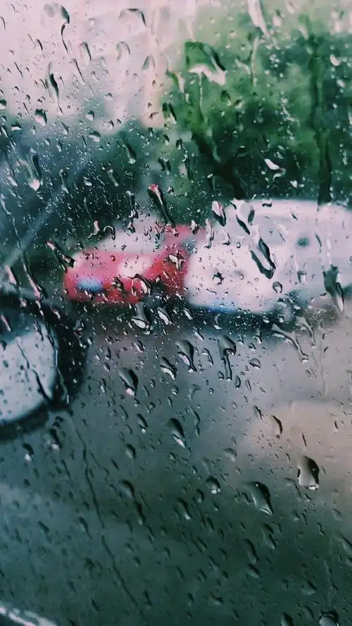 最美的不是下雨天是曾与你躲过雨的屋檐我的城市下雨74了