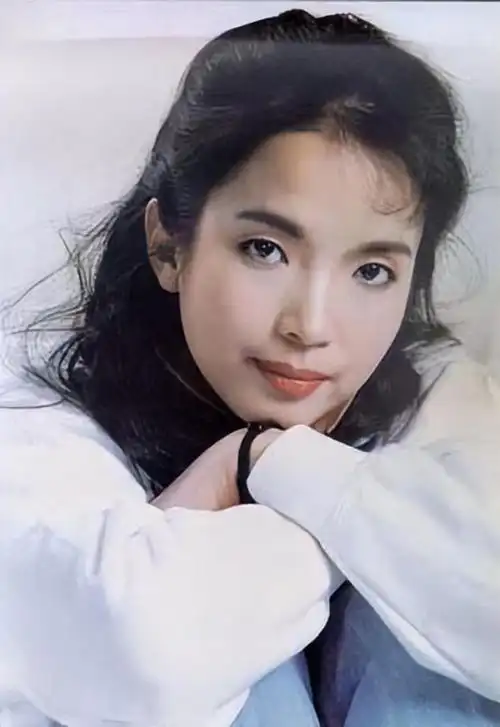 张丰毅三十岁的时候,结识了第一任妻子吕丽萍.