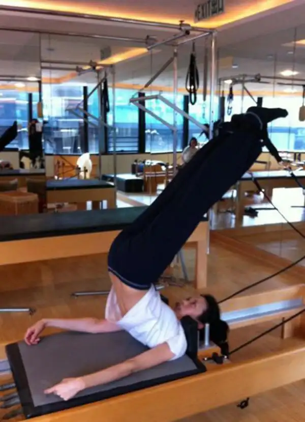 曾被说丑的她其实是高级美!48岁莫文蔚腿长惊人 气质优雅