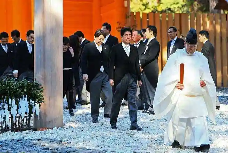 热文:安倍参拜靖国神社