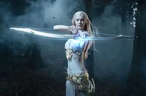 手拿弓箭,蓝色眼眸,精灵模样的女孩,都曾经看到过一个小小的广告窗口.