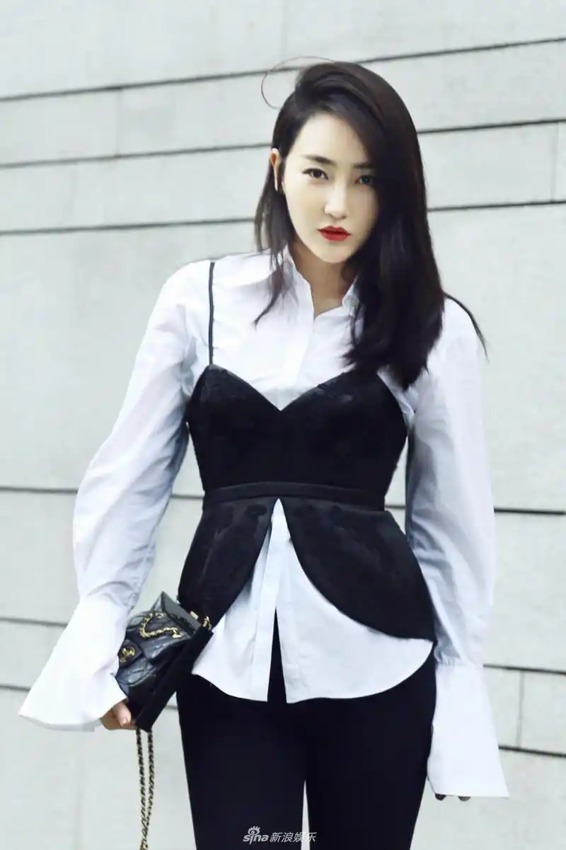 组图:高姝瑶初秋写真展修长身材 烈焰红唇惊艳时光_高清图集_新浪网