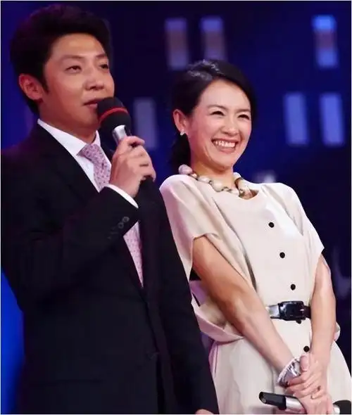 成功获得章子怡崇拜的撒贝宁为何转身娶了没名气的洋媳妇李白