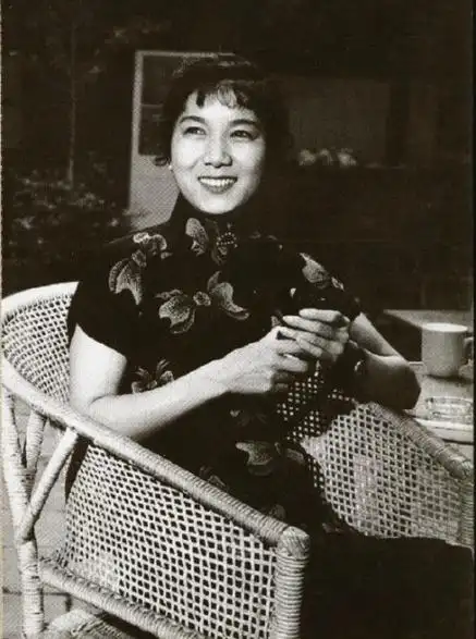 新凤霞逝世十年后,儿子儿子吴欢回忆称:周总理也曾夸我妈漂亮