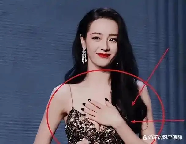 近日,中国当红一线女演员迪丽热巴再次成为娱乐圈的焦点.