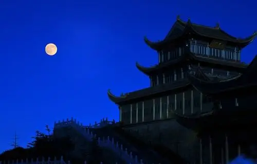 金秋峨眉度蜜月,携手爱人,徜徉峨眉山彩林之中,在峨眉山拍下最浪漫的