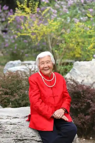 献给母亲,祝您生日快乐!