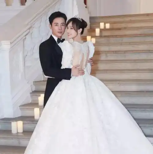 李宇春婚纱照(李宇春的婚纱照曝光)