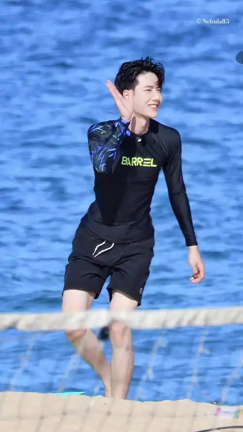 王一博夏日冲浪店