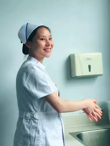 12护士节到了,一起拍了一辑工作照,希望我们一同成长,热爱工作,开心