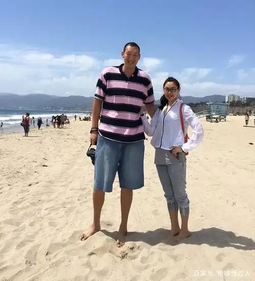 他比姚明还高10公分,身高2.35米娶1.9米娇妻,创造吉尼斯纪录!