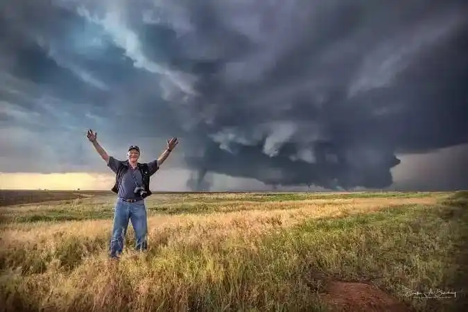 你见过喜欢追逐龙卷风的追风老法师吗
