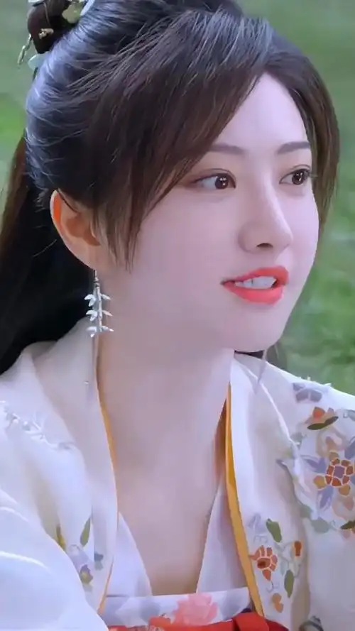 愿余生有人鲜衣怒马,陪你看烈焰繁花,古装女神景甜颜值你爱了吗