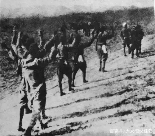 1945年间珍贵图集:8月侵华日军举手投降,这张照片真是大快人心