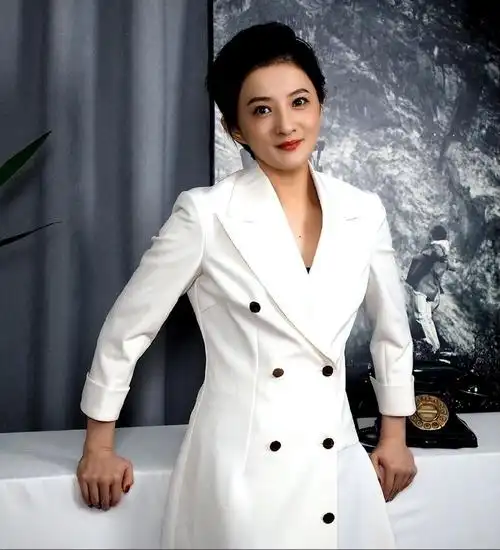 回顾金铭:撒贝宁发誓非她不娶,33岁上相亲节目,坦言钱不用担心