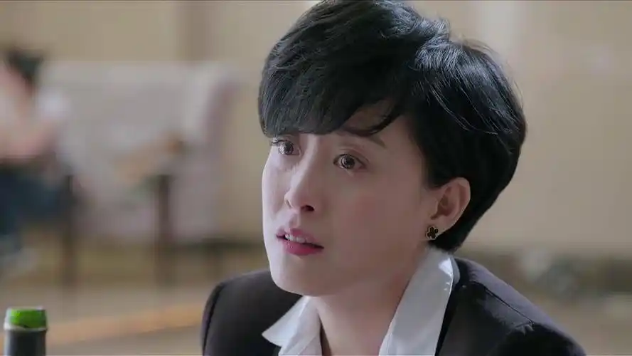 真心想让你幸福:薛娜被甩了,都不知道原因,直接餐厅发泄