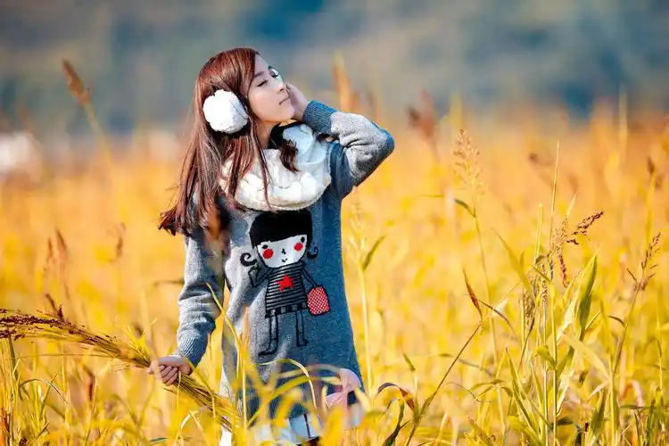 唯美意境甜美女生诗意写真桌面壁纸