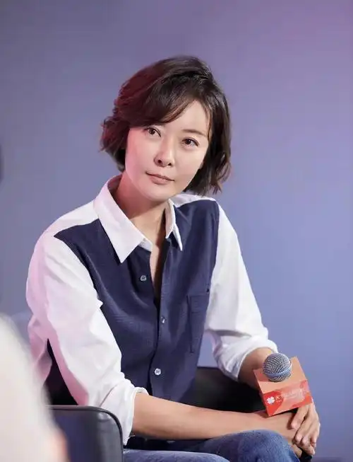 演员柯蓝23岁年薪百万为何50岁依旧未婚