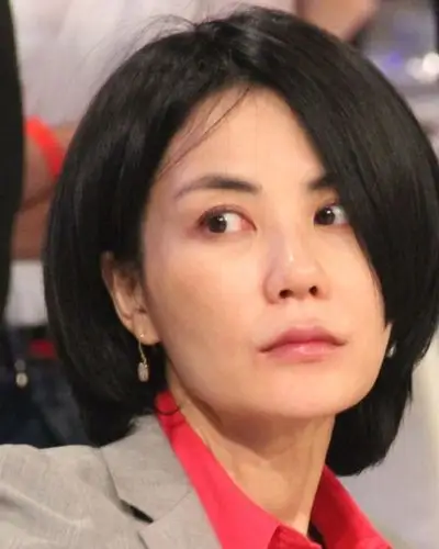 王菲现在的男朋友是大家都很熟悉的谢霆锋,两人在一起受到了很多网友