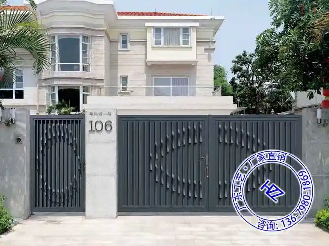 院子里放大门别墅大门的高度