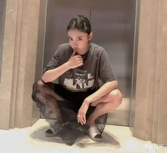 曹云金就拉拽女生致歉,新女友奢侈照引热议,唐菀晒照表态度