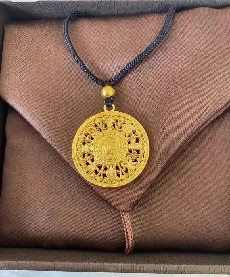 八宝罗盘7815老凤祥足金 老凤祥黄金八宝罗盘挂坠|||八宝罗盘又称