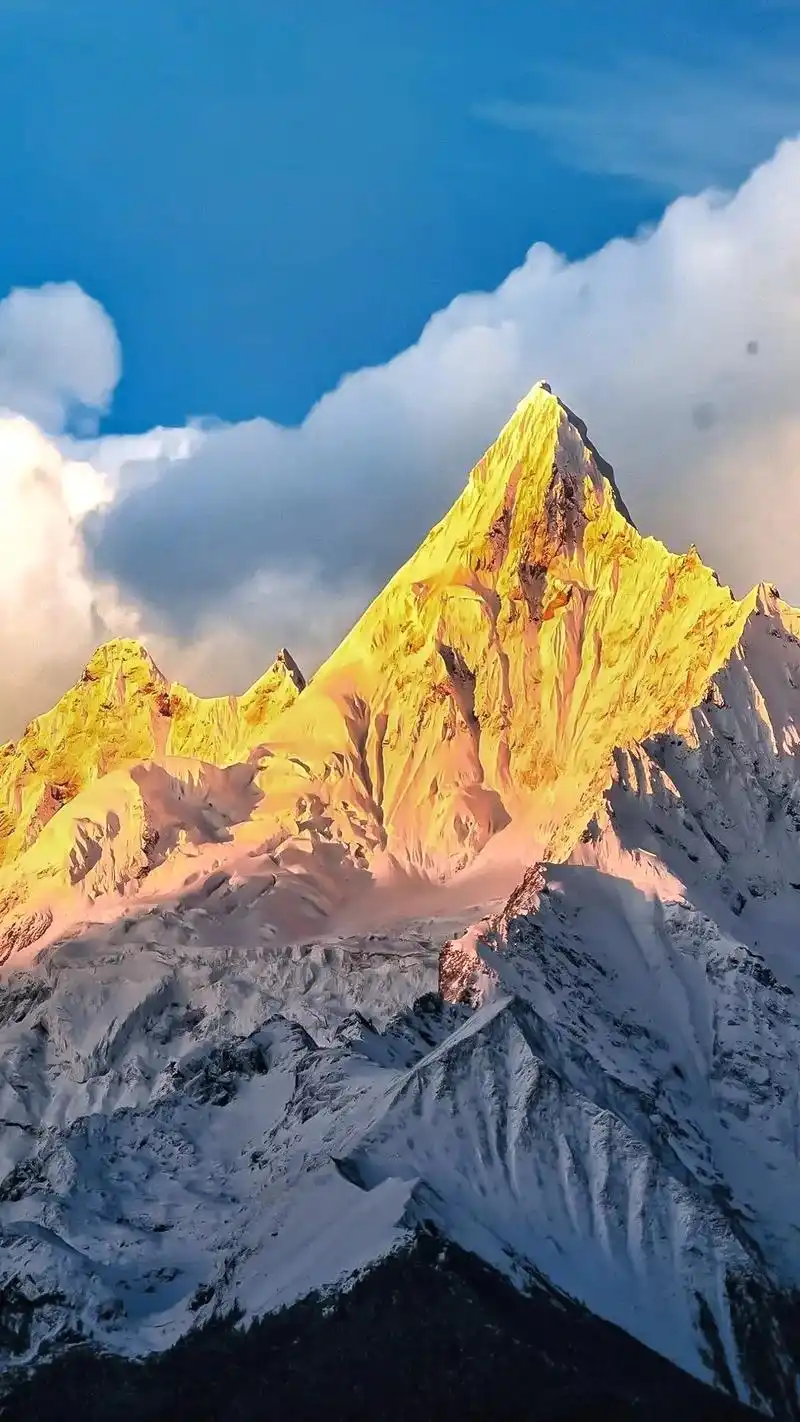 中国最美的五座雪山,你去过哪个.梅里雪山 — 梅里雪山又称太 - 抖音