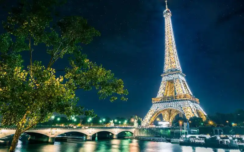 巴黎艾菲尔铁塔2014年壁纸1280x720分辨率下载,巴黎艾菲尔铁塔2014年