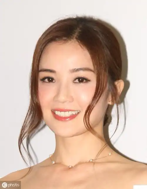 笑容甜美的蔡卓妍,第一张就被圈粉