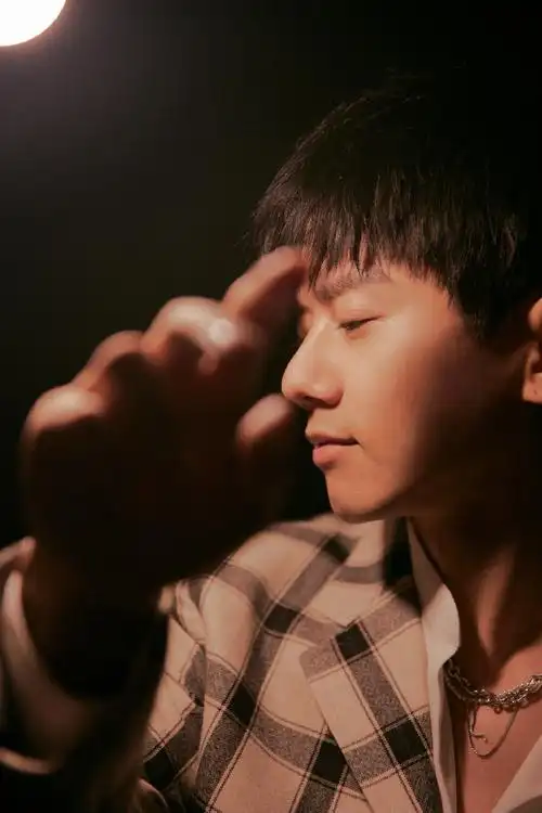 张杰工作室视频拍的比照片好看