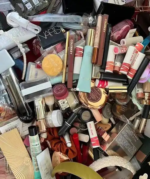收拾出很多闲置化妆品