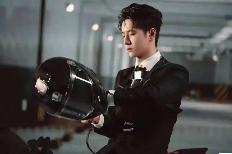 从小巫神预测看王一博的事业与未来