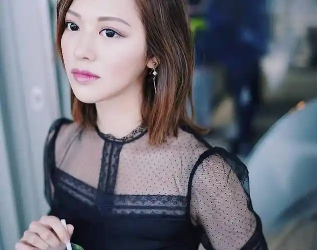 前港姐冠军被网友指没脑_冯盈盈_言论_社交