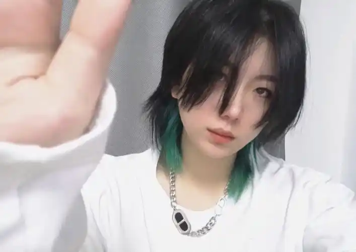 鲻鱼头女生短发 #狼尾鲻鱼头  #绿色头发  #发尾染