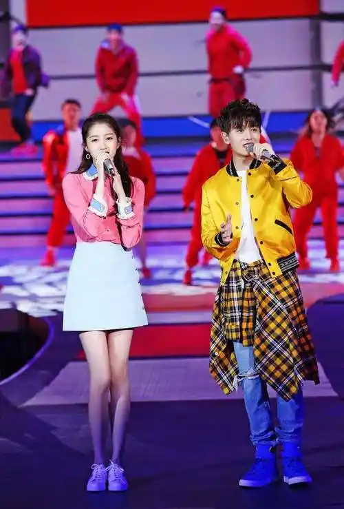 关晓彤身高(关晓彤和别人站在一起她的身高就是最好的标杆)-韩剧网