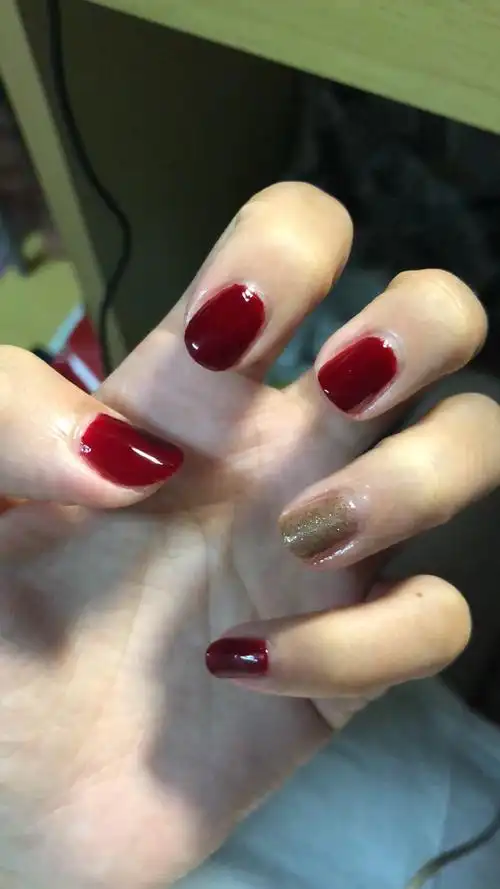 自己涂的指甲油