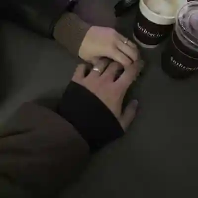 男女情头牵手2022头像,情侣头像图片-回车桌面